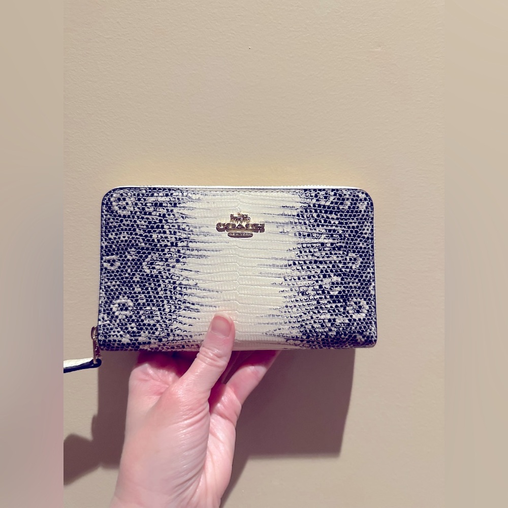 NWT Coach wallet medium zipper lizard leather with gold tone hardware